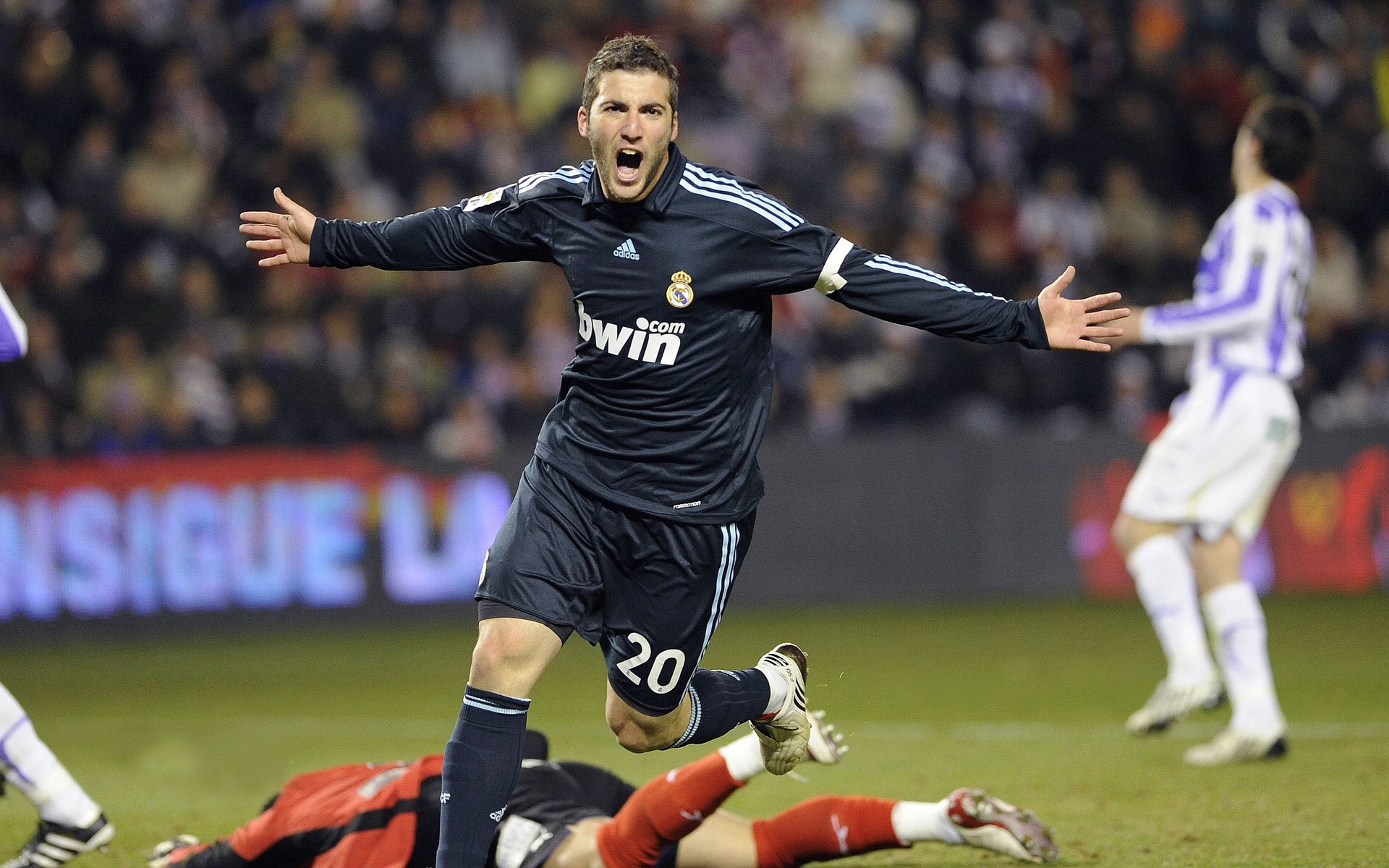 曝阿莫林与曼联铁闸是亲戚,都是马戏团后代!稳居主力备受争议